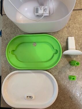 Petlibro Automatic Water Fountains, for
cats or small dogs w/ filters.